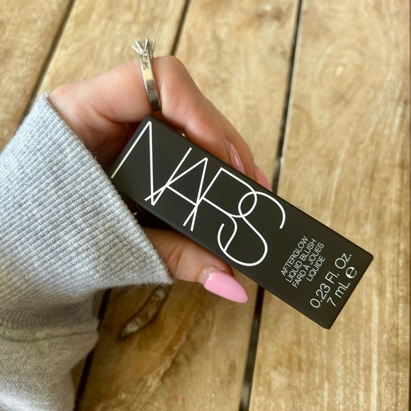 AFTERGLOW LIQUID BLUSH - Picture 4 of 12